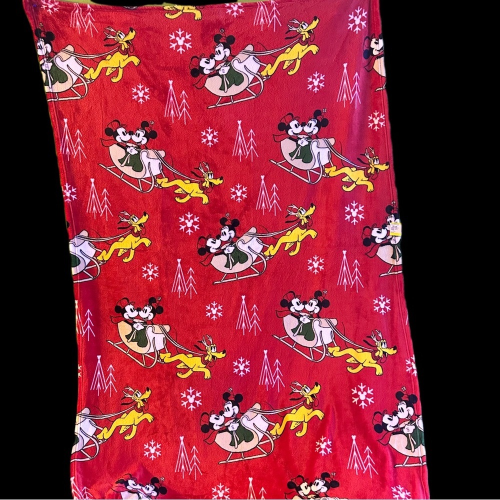 Disney Red Blanket with Mickey/ Minnie and Pluto size 46” x 60”